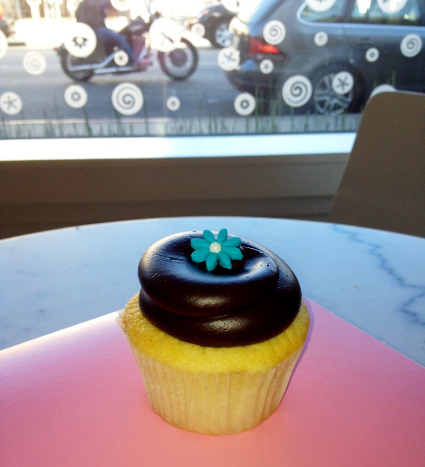 I keep hoping that one day i'll actually enjoy Georgetown Cupcakes since the store is so cute, but they are just so blah.